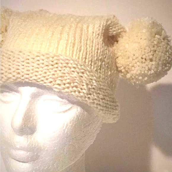 NWT Hand Knit Childs Double Pom Pom Beanie Hat with Rolled Brim Size 3-8 Years - Picture 5 of 9